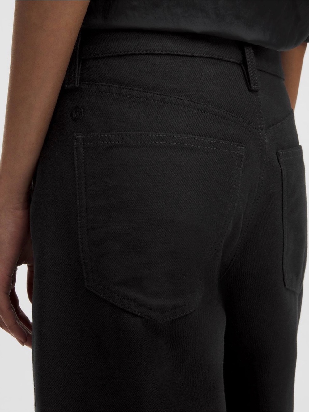 EasyFive Low-Rise Classic Wide-Leg Pant *Regular Black - Picture 6 of 15